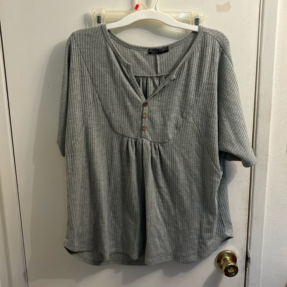 Large Gray Shop Basic USA Blouse, Gently Worn 63% polyester 34% rayon 3% spandex